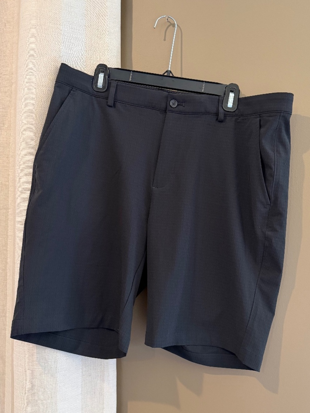 Greg Norman Black Golf Shorts, Nice Flex, 9" Inseam, Flat Front, Size 36